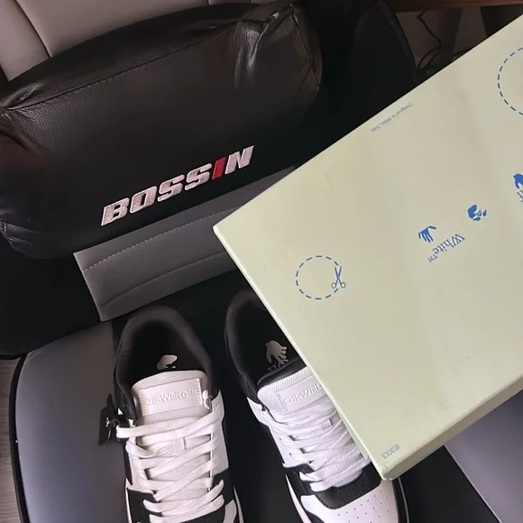 Off-White Black and White Arrow Sneakers - Picture 2 of 3